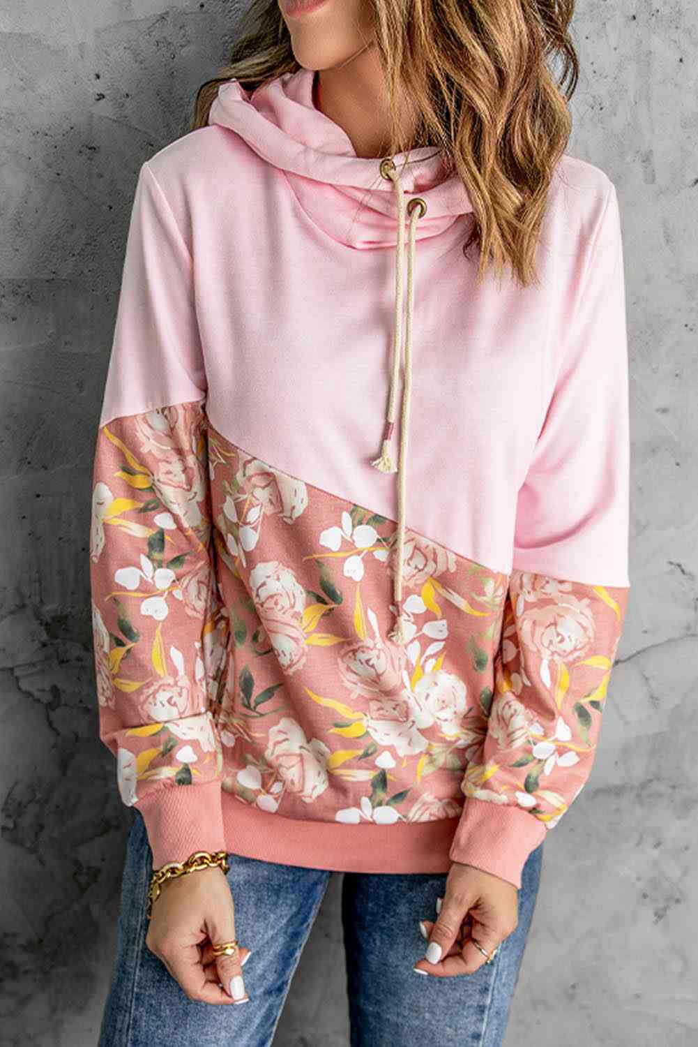 Sudadera con capucha con cordón y bloques de color floral