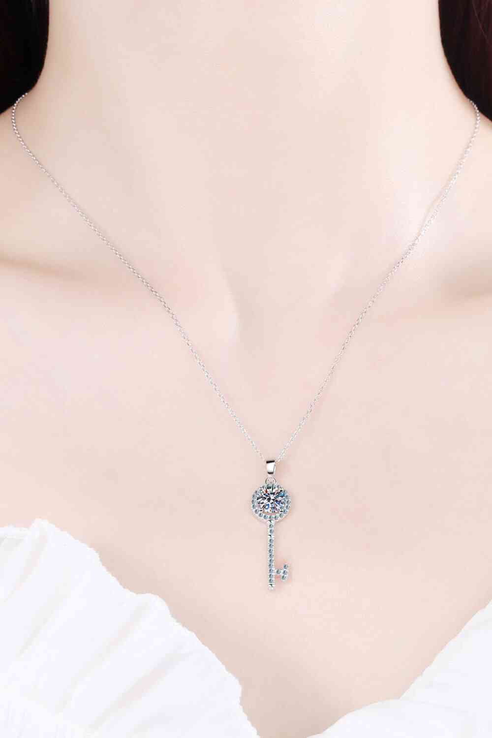 Collier pendentif clé Moissanite adoré