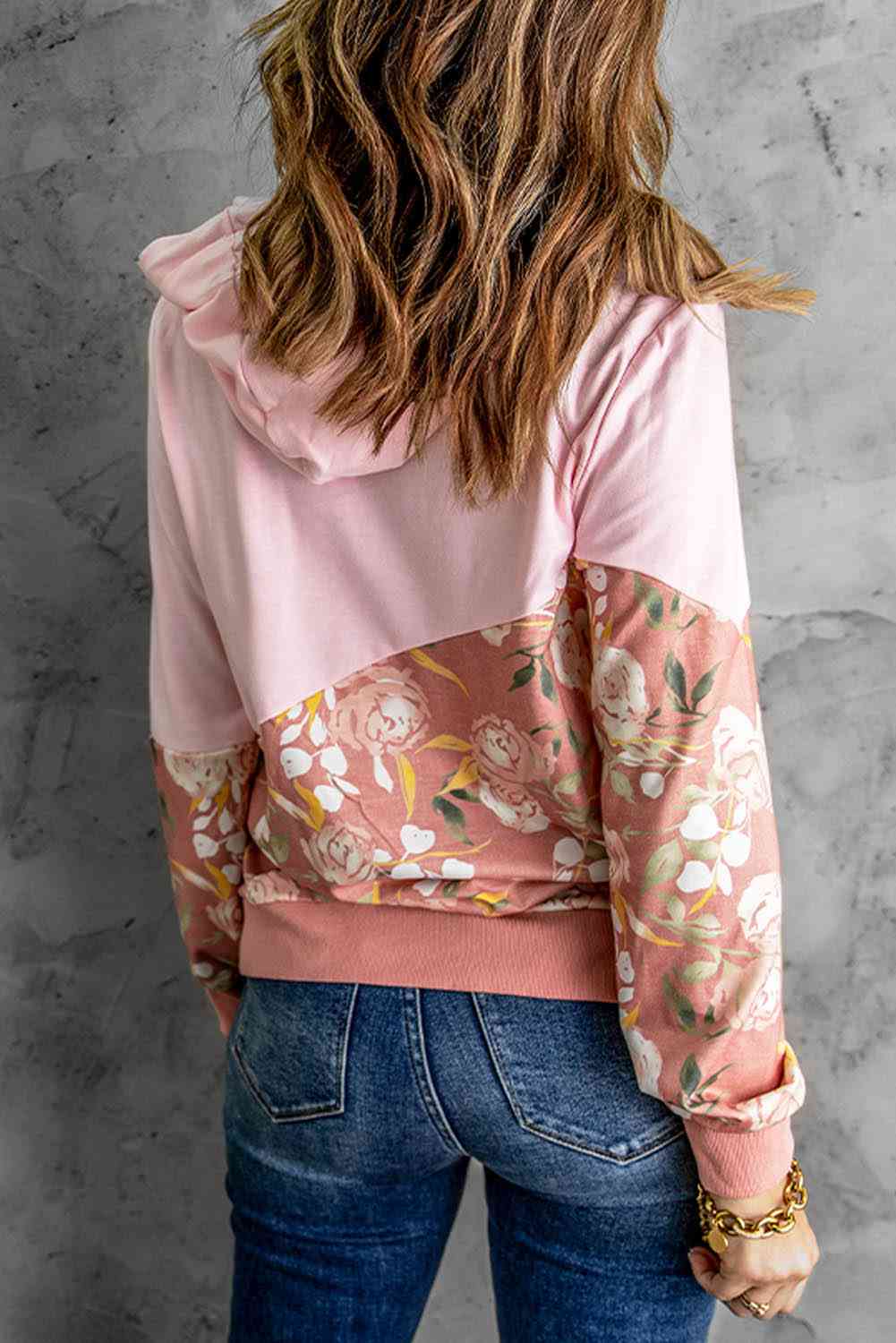 Sudadera con capucha con cordón y bloques de color floral