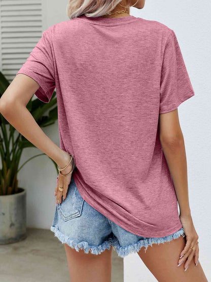 Camiseta de manga corta con cuello redondo y gráfico