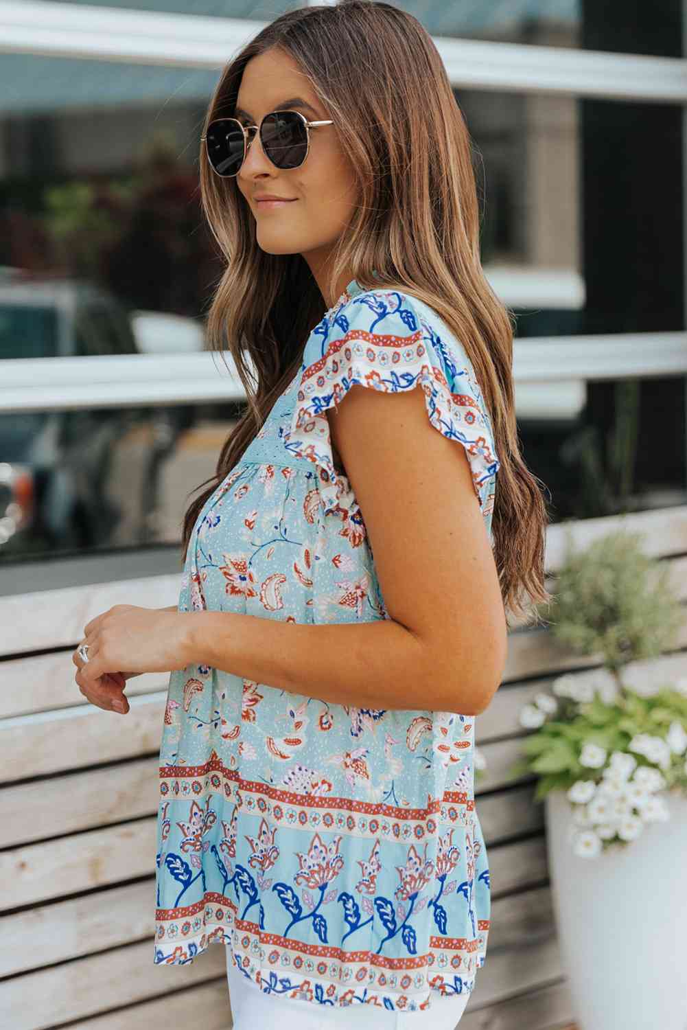 Blusa sin mangas con mangas acampanadas y estampado floral