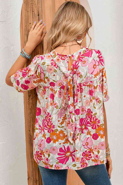 Blusa floral con mangas abullonadas y anudada