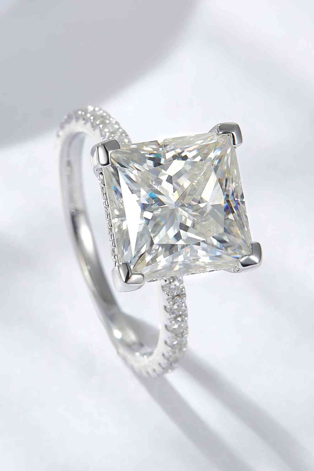 Bague en pierre latérale moissanite de 5,52 carats