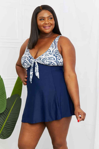 Marina West Swim - Robe de bain pleine taille Sail With Me à col en V en bleu marine cachemire