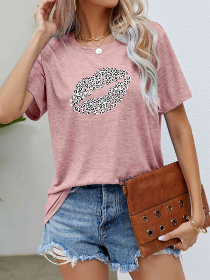 Camiseta con cuello redondo y estampado de labios de leopardo