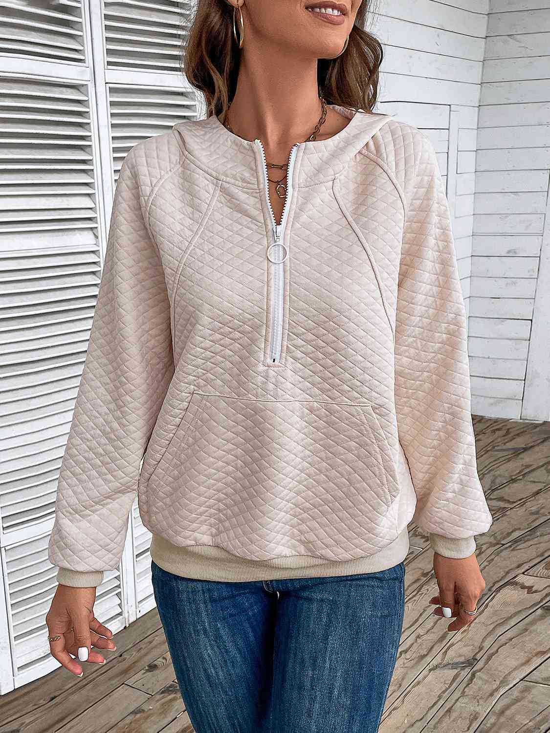 Sweat à capuche demi-zippé avec poche