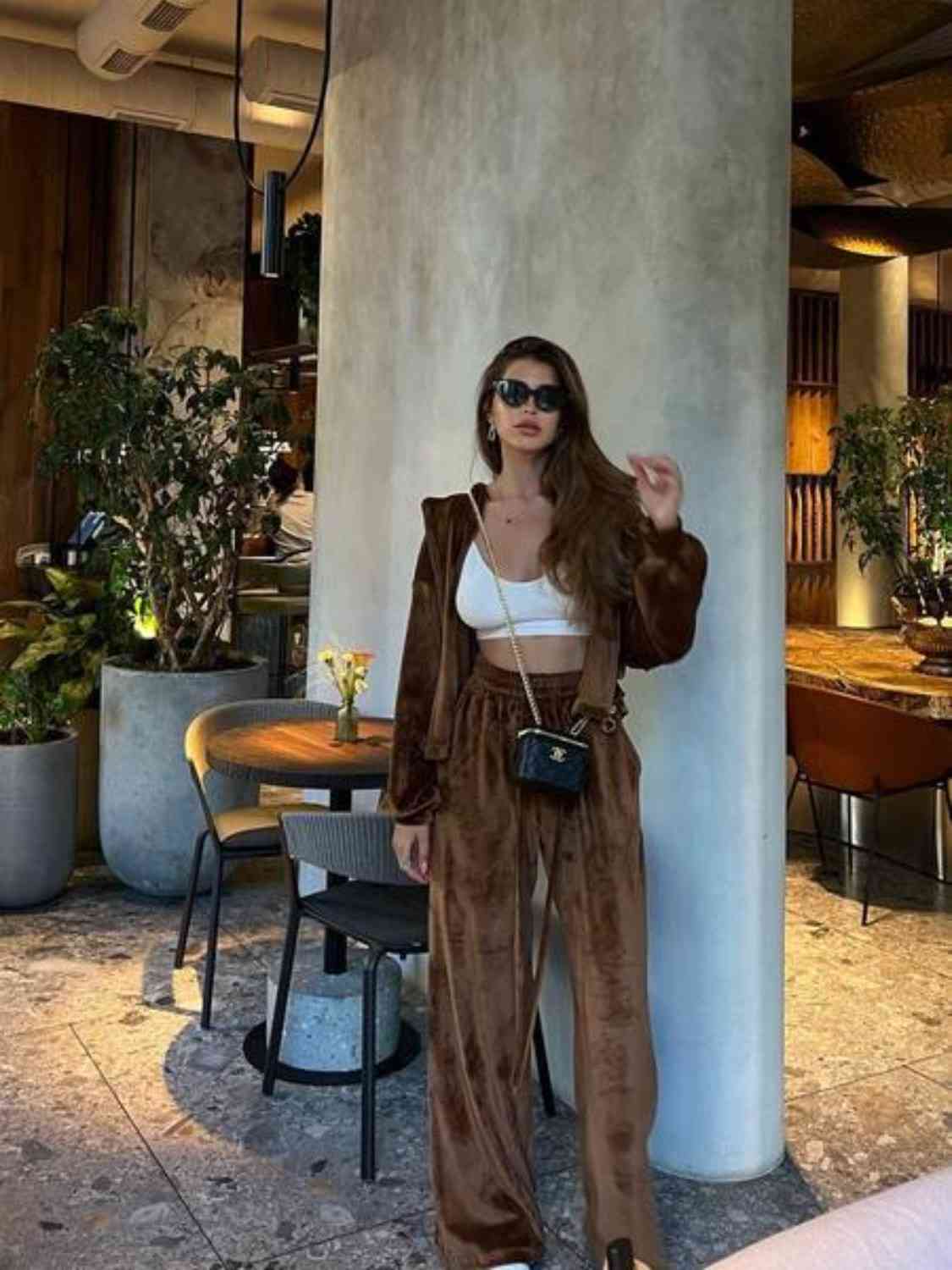 Conjunto de chaqueta y pantalón con capucha