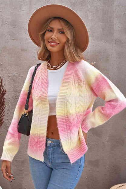 Cardigan tissé à manches raglan en tricot torsadé teint par nœuds à droite ouvert sur le devant