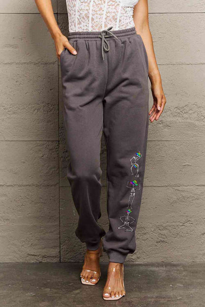 Pantalon de survêtement graphique SKELETON pleine taille Simply Love