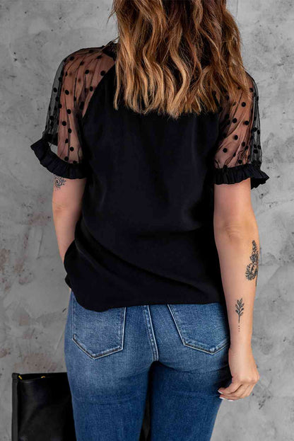 Blusa de malla empalmada con ribete de encaje y lunares