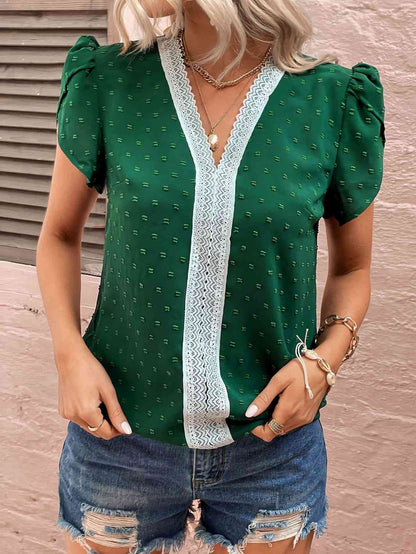 Blouse à manches pétales contrastées à pois suisses