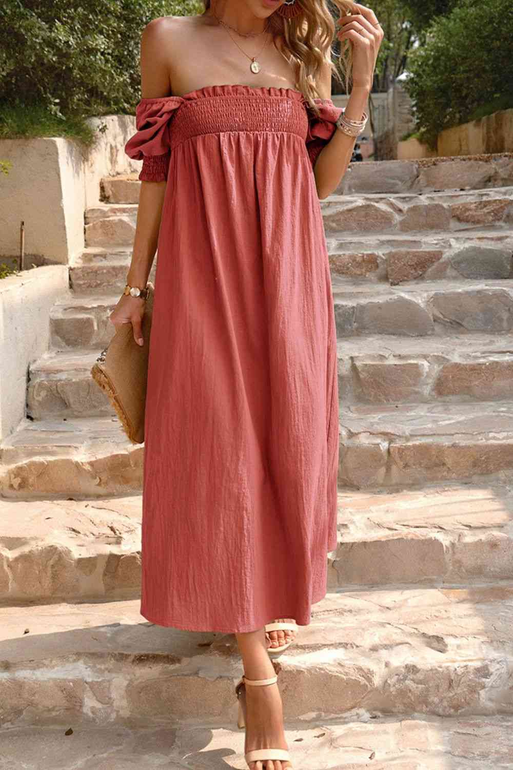 Robe midi smockée à col carré et poches