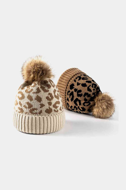 Gorro con puños y pompones de leopardo