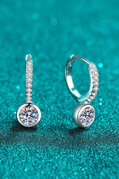 Boucles d'oreilles pendantes plaquées rhodium moissanite 1 carat