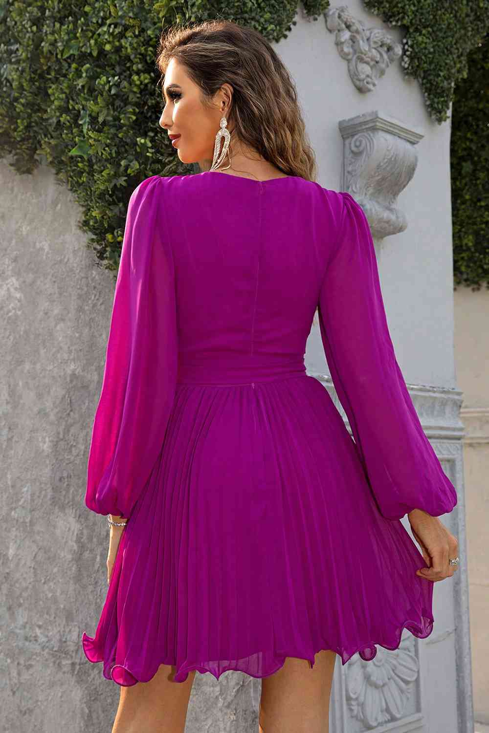 Robe plissée nouée à col surplis