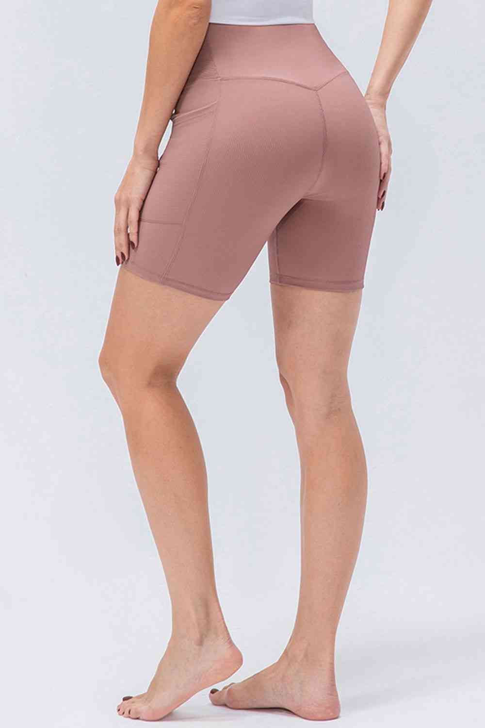 Short de sport coupe slim avec ceinture en V