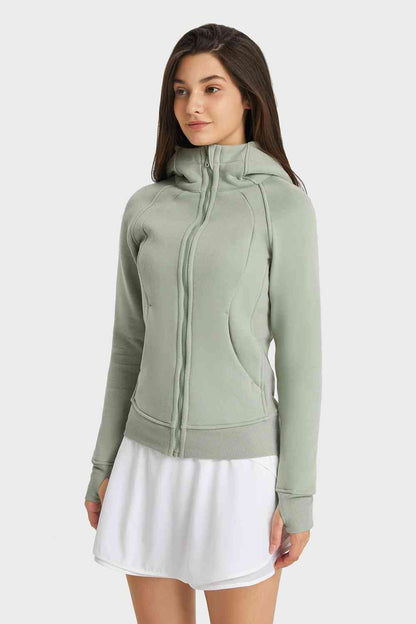 Chaqueta deportiva con capucha y detalle de costura con cremallera