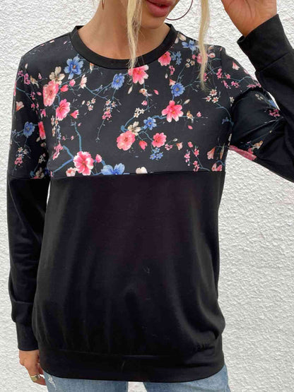 Camiseta con hombros caídos y cuello redondo con estampado floral