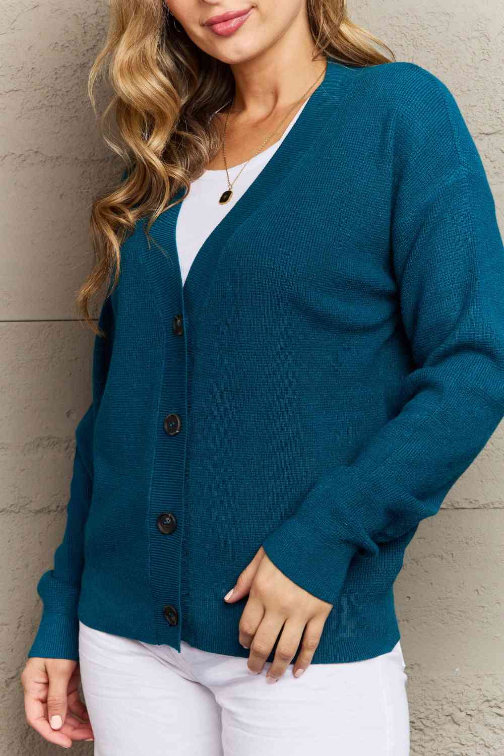 Zenana Kiss Me Tonight Cardigan boutonné pleine taille en bleu sarcelle