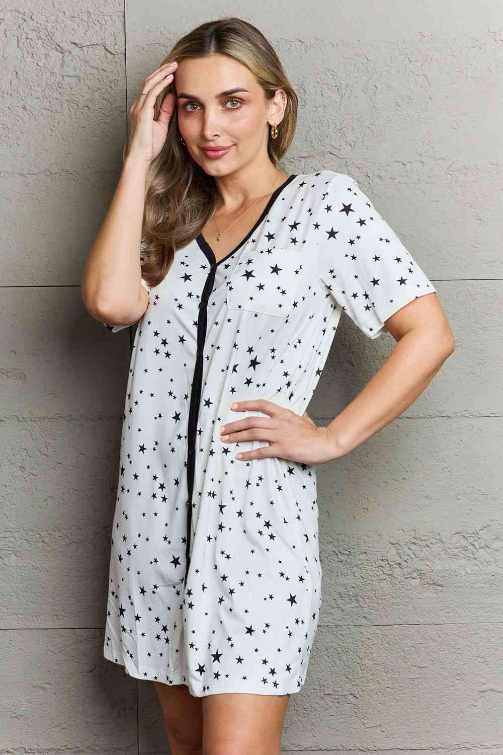 Vestido tipo pijama con botones y diseño acolchado Quivers de MOON NITE