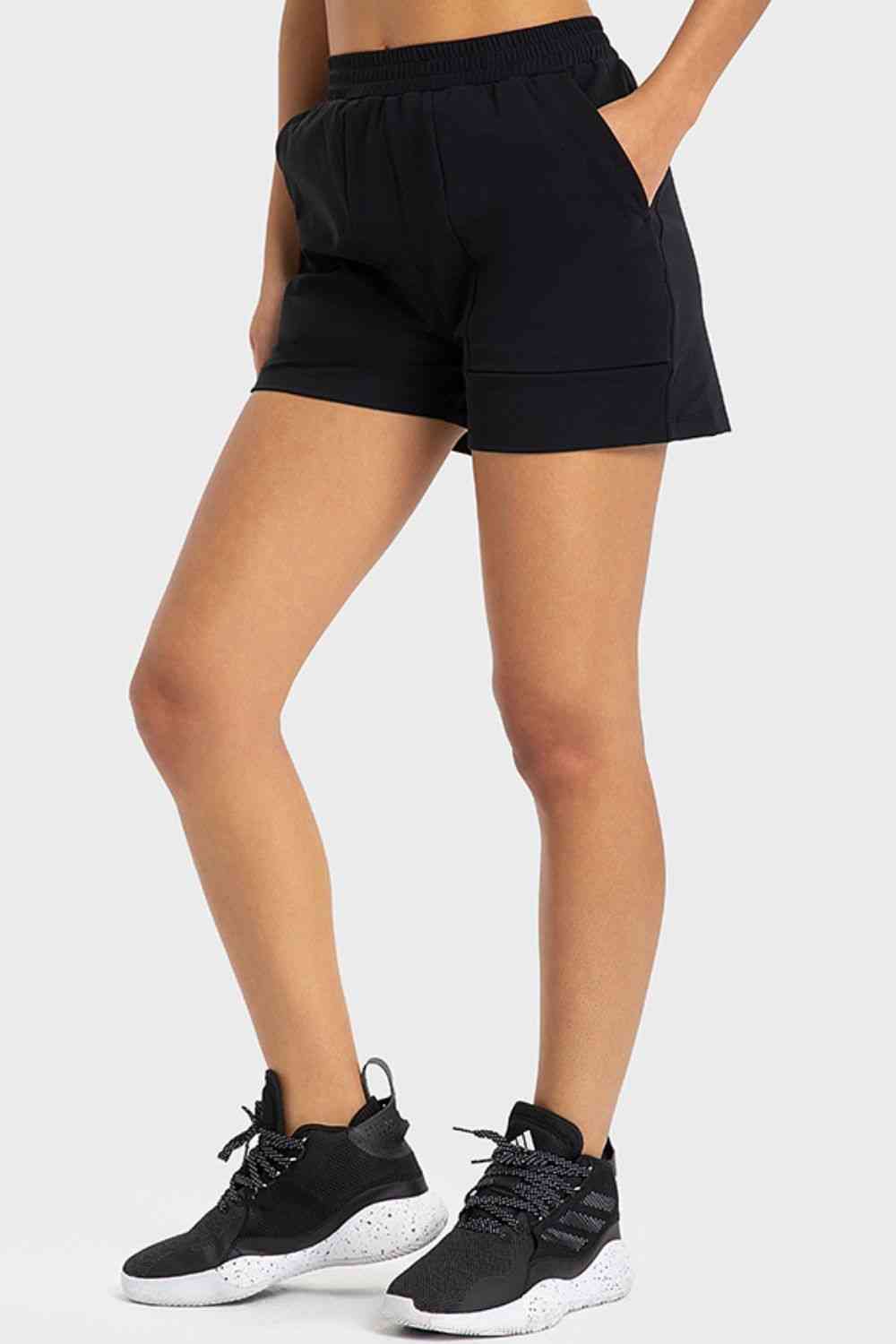 Short de sport à taille élastique avec poches