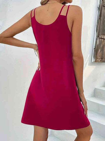 Vestido con cuello en V y doble tirante