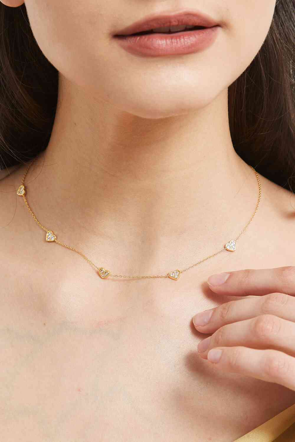 Collar de corazón con incrustaciones de circonitas