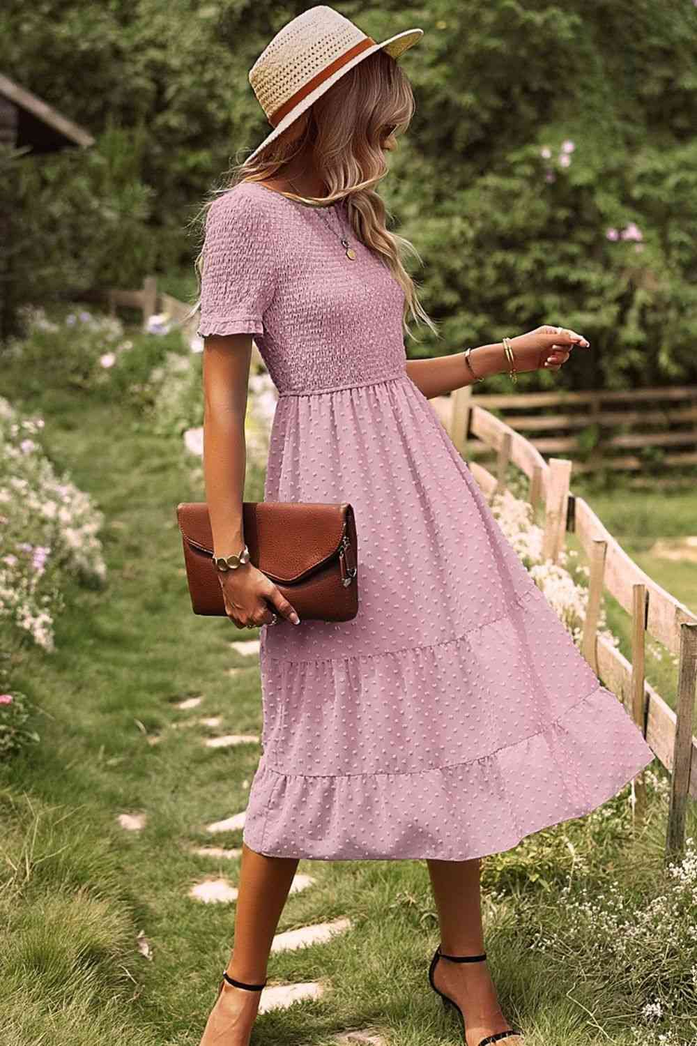 Robe midi smockée à manches courtes et col rond Swiss Dot