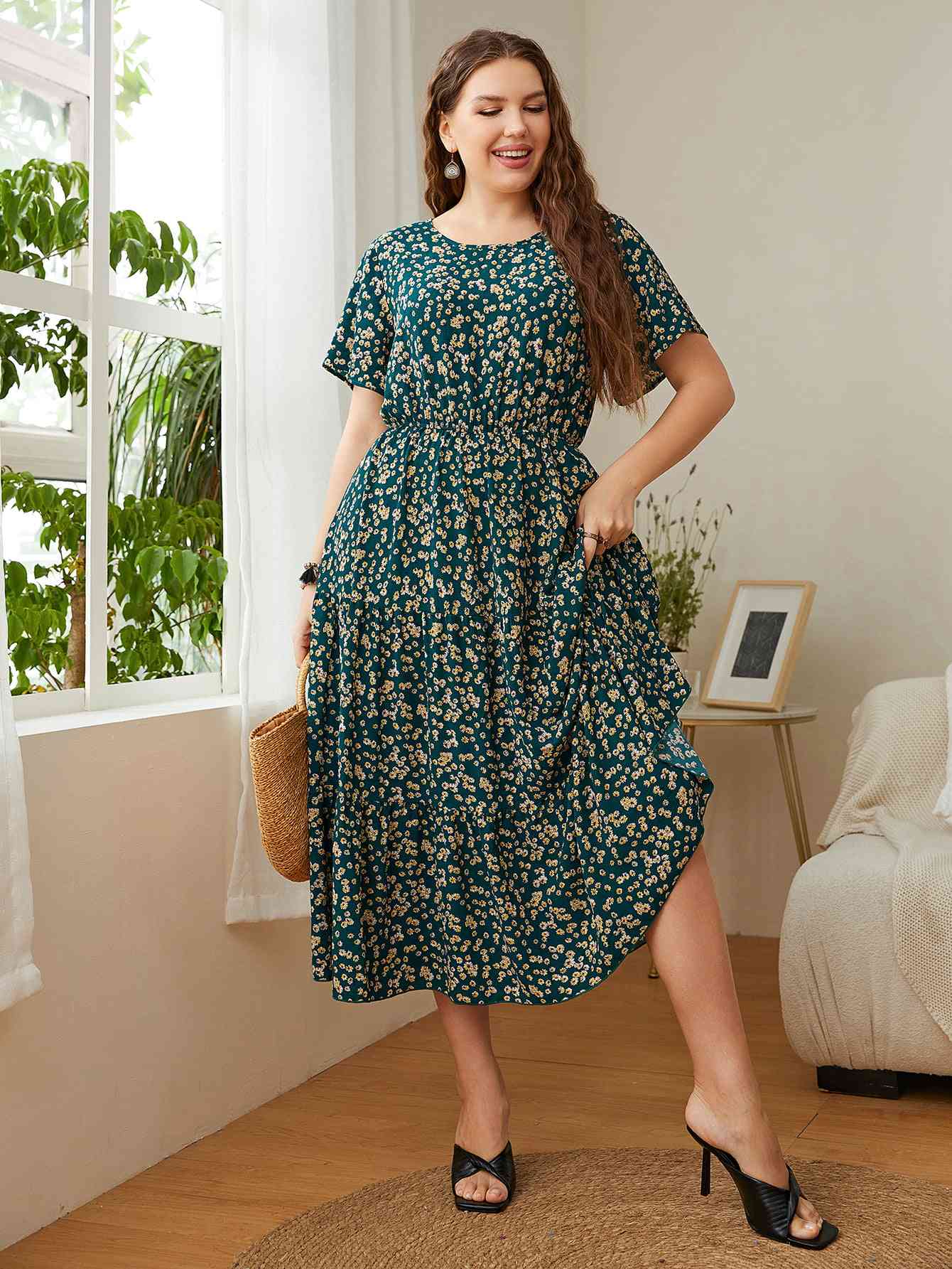 Robe Midi Florale à Col Rond et Manches Courtes de Grande Taille