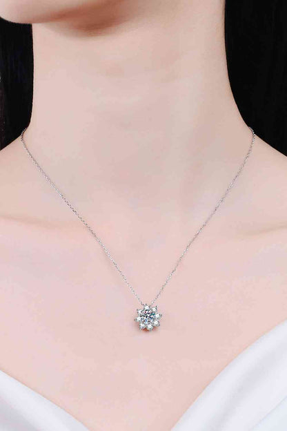 Collier pendentif en forme de fleur moissanite 1 carat