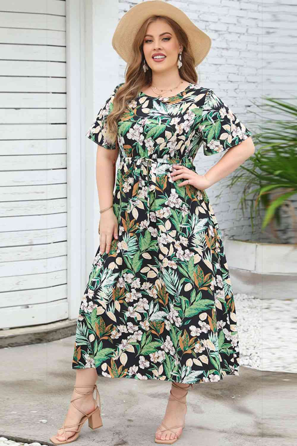 Vestido floral de manga corta con cuello redondo y talla grande