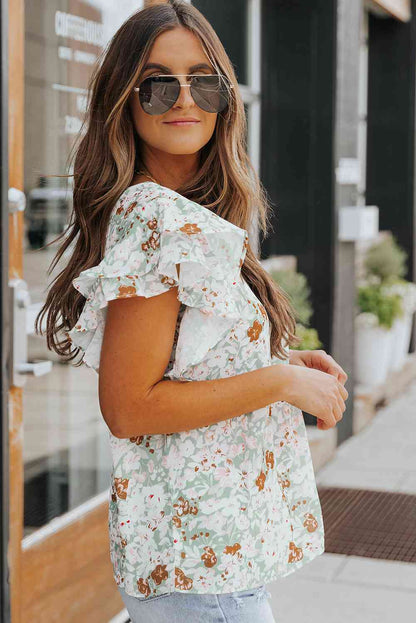 Blusa floral con mangas acampanadas y volantes