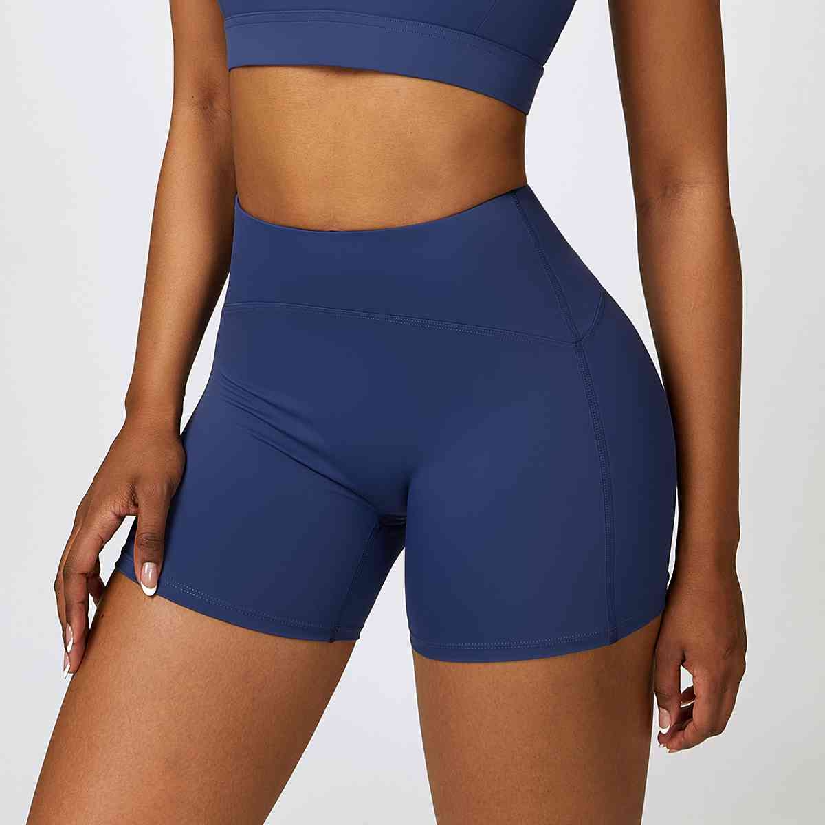 Short de sport coupe slim à large ceinture