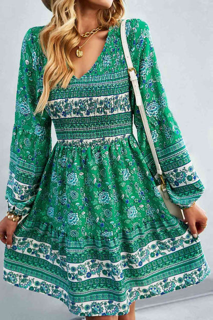 Vestido bohemio con manga globo y cuello en V