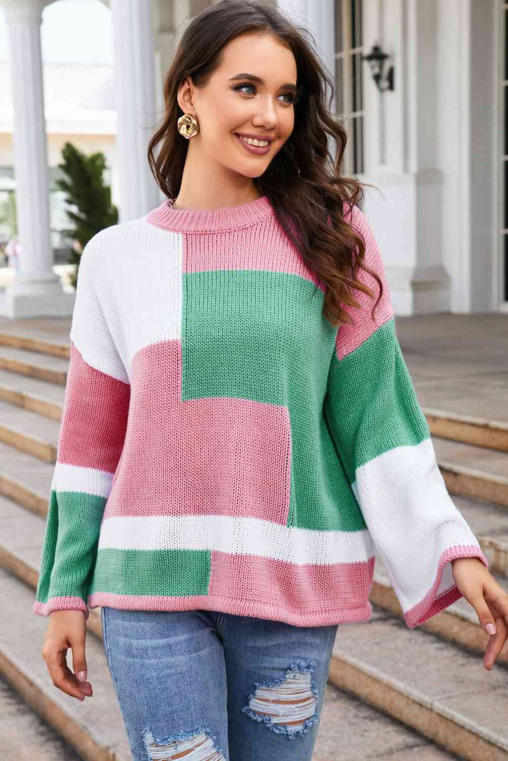 Suéter con hombros caídos y bloques de color con cuello redondo