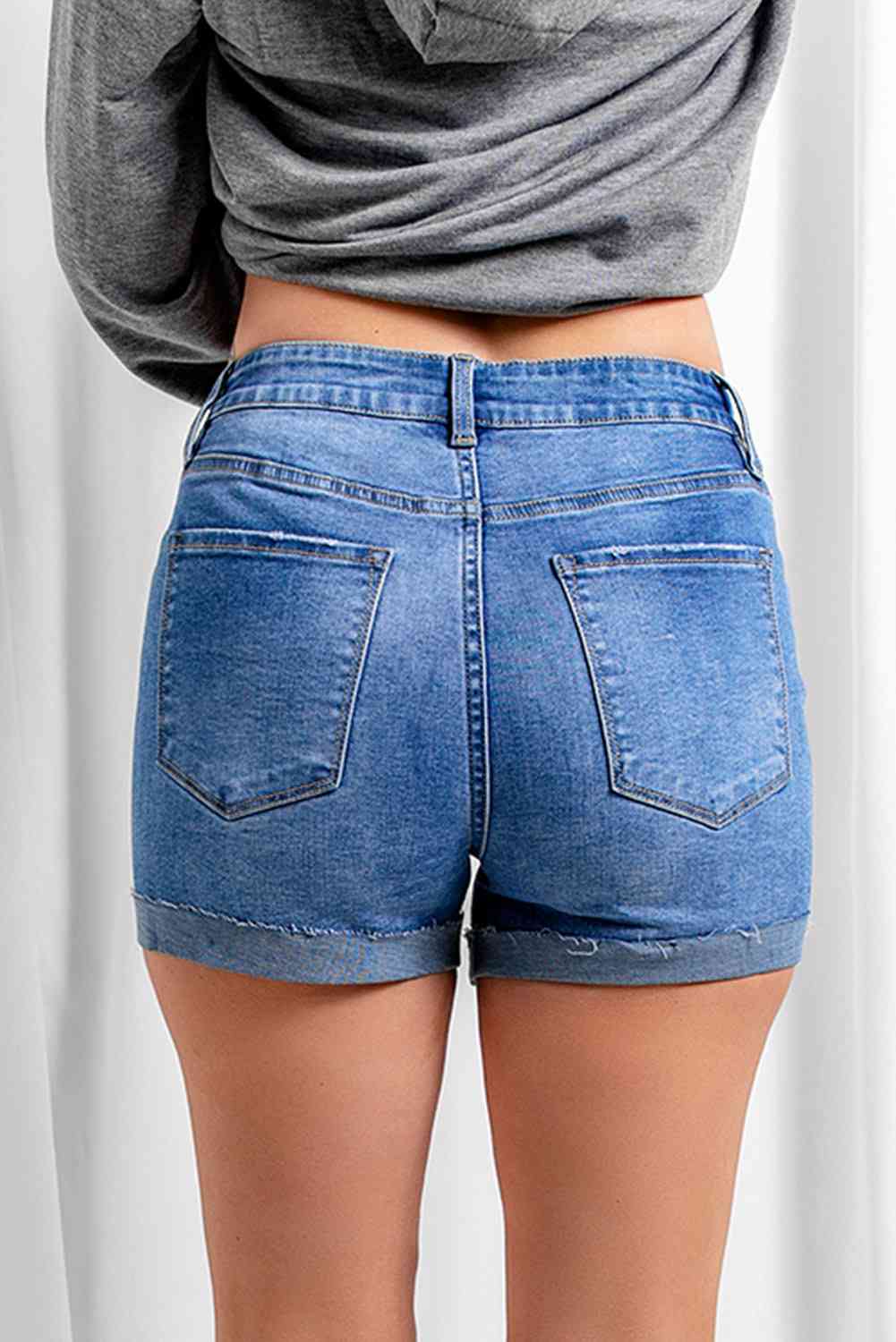 Short en jean effet vieilli avec braguette boutonnée et doublure rayée