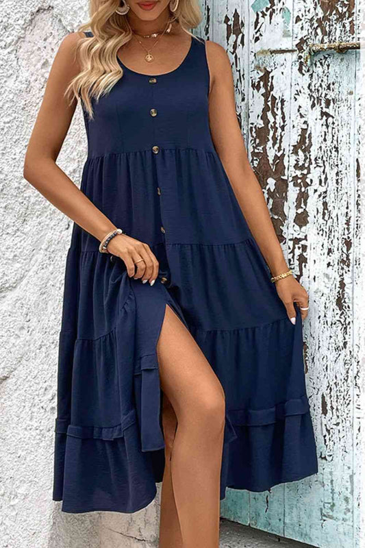 Robe sans manches à plusieurs niveaux et col rond avec boutons décoratifs