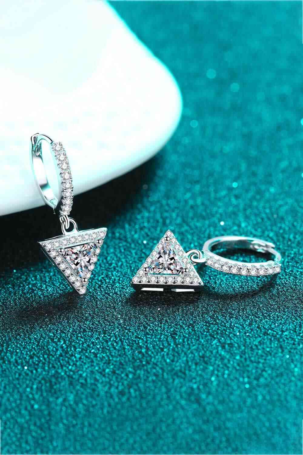 Boucles d'oreilles pendantes triangle moissanite