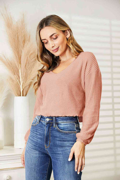 Blusa con cuello en V y punto tipo gofre de tamaño completo