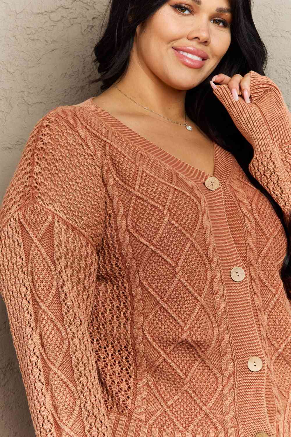 HEYSON Soft Focus Cardigan en tricot torsadé pleine taille