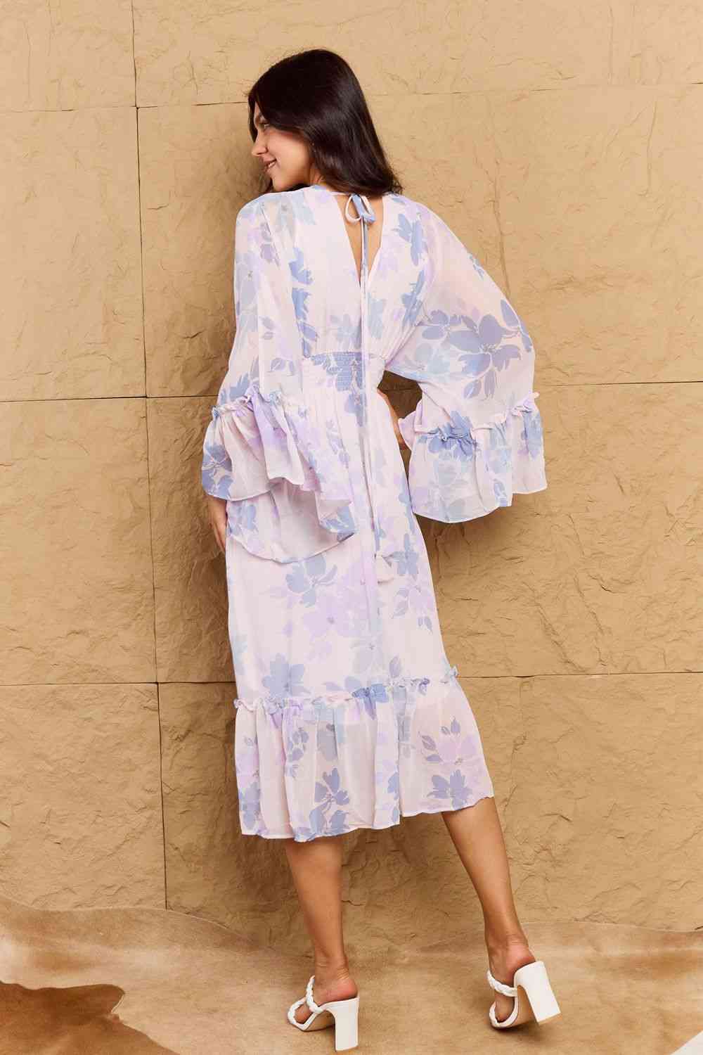 OneTheLand - Take Me With You - Robe mi-longue florale à manches cloche en bleu