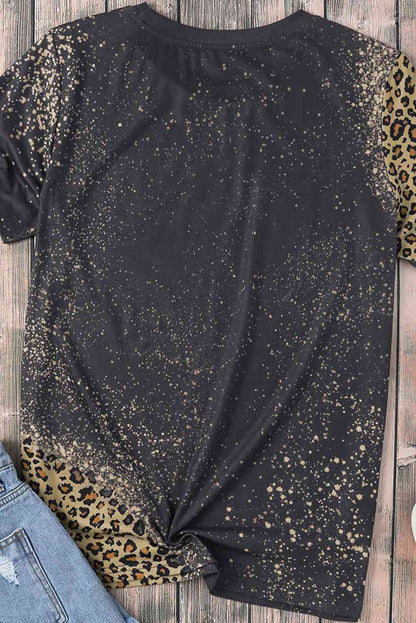 Camiseta con estampado de leopardo y eslogan