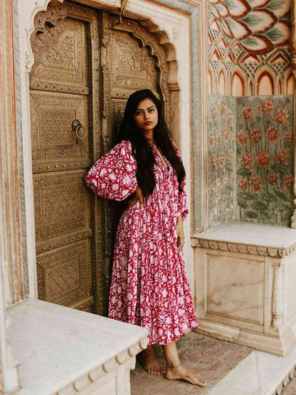 Vestido floral con mangas farol y cuello anudado