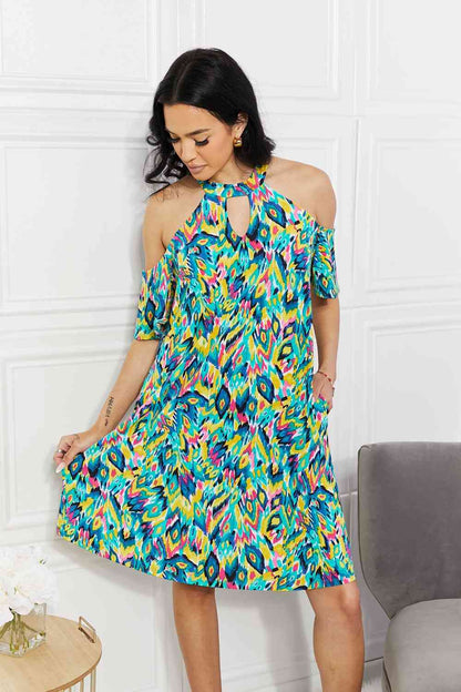 Sew In Love Robe à épaules dénudées imprimée Perfect Paradise pleine taille