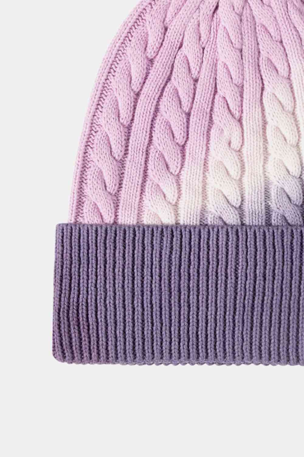 Bonnet à revers en tricot torsadé teint par nœuds contrasté