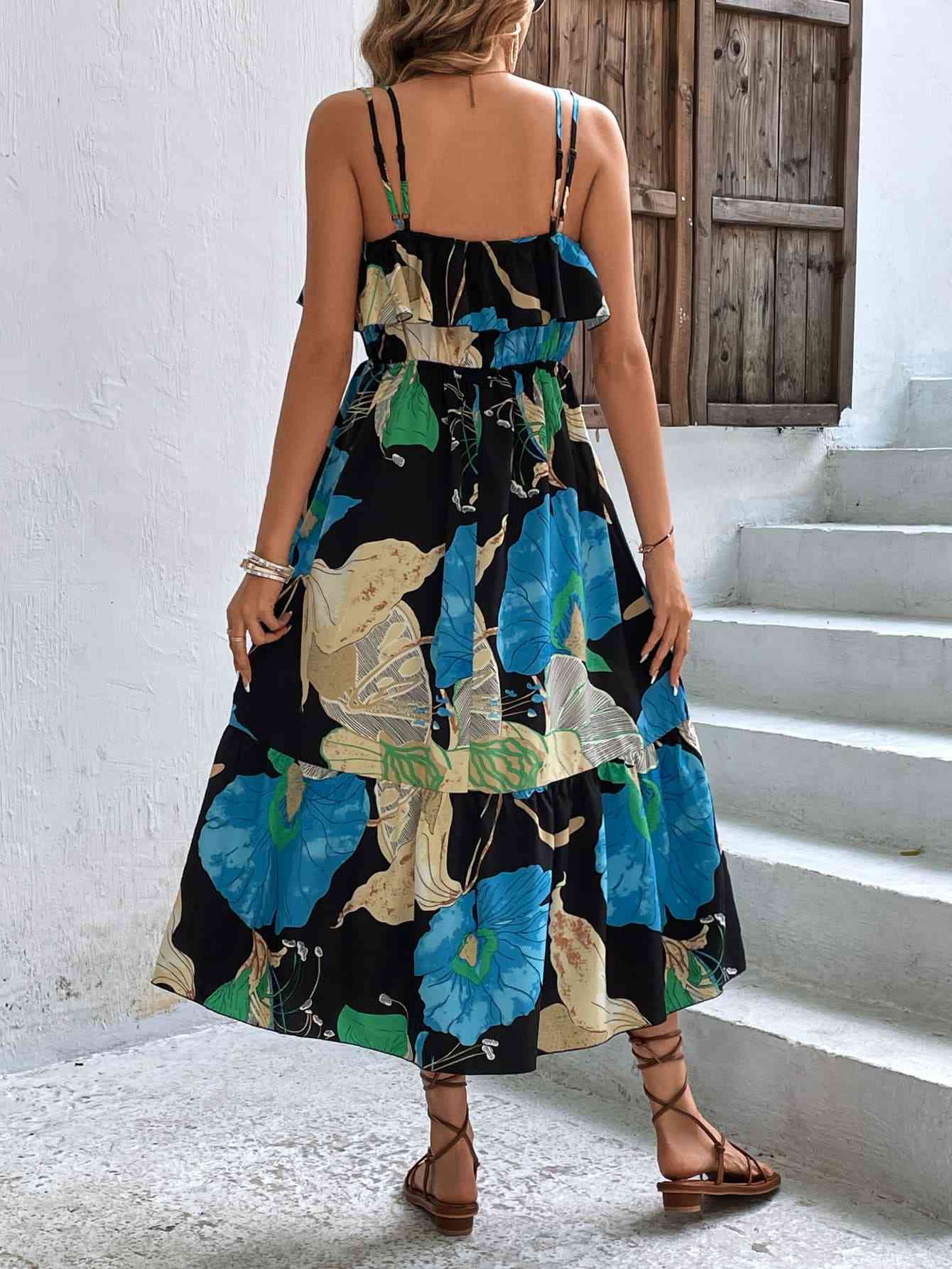 Vestido floral con dobladillo con volantes y doble tirante