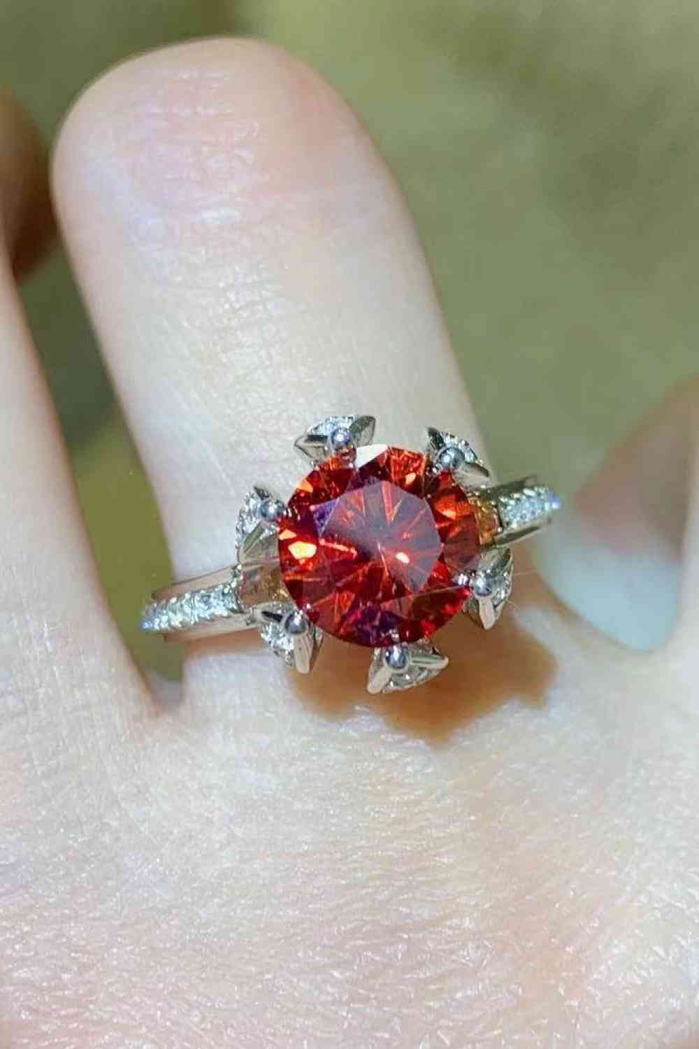 Bague à 6 griffes en moissanite de 2 carats en feu de phénix