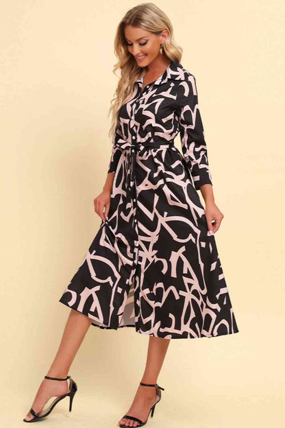 Robe midi imprimée avec ceinture et bouton sur le devant