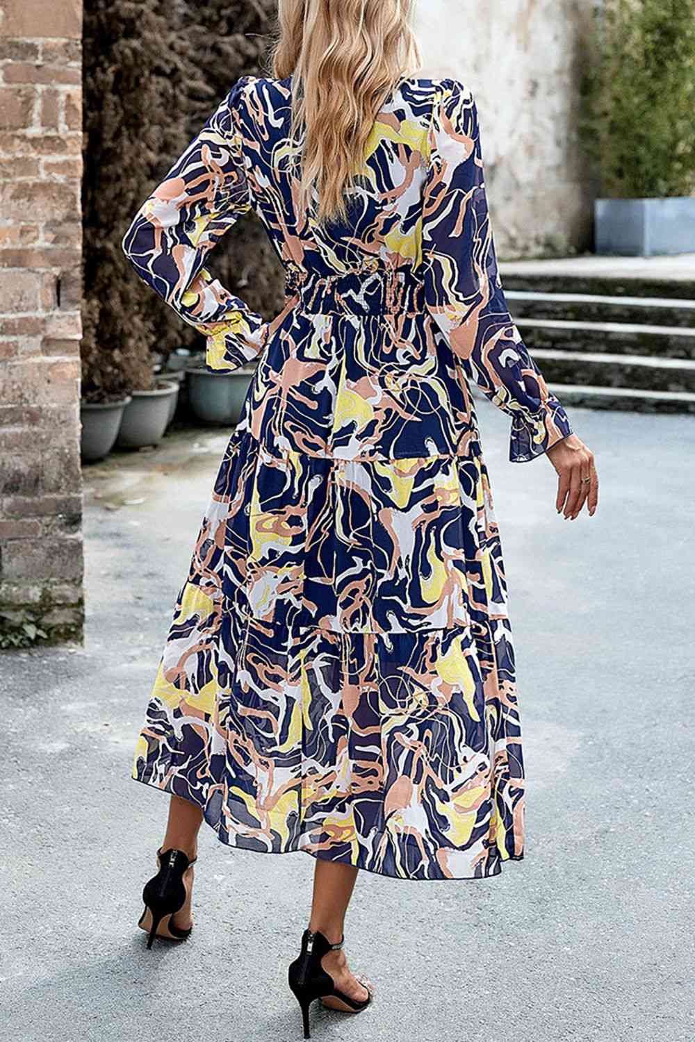 Robe midi imprimée à col surplis et manches volantées