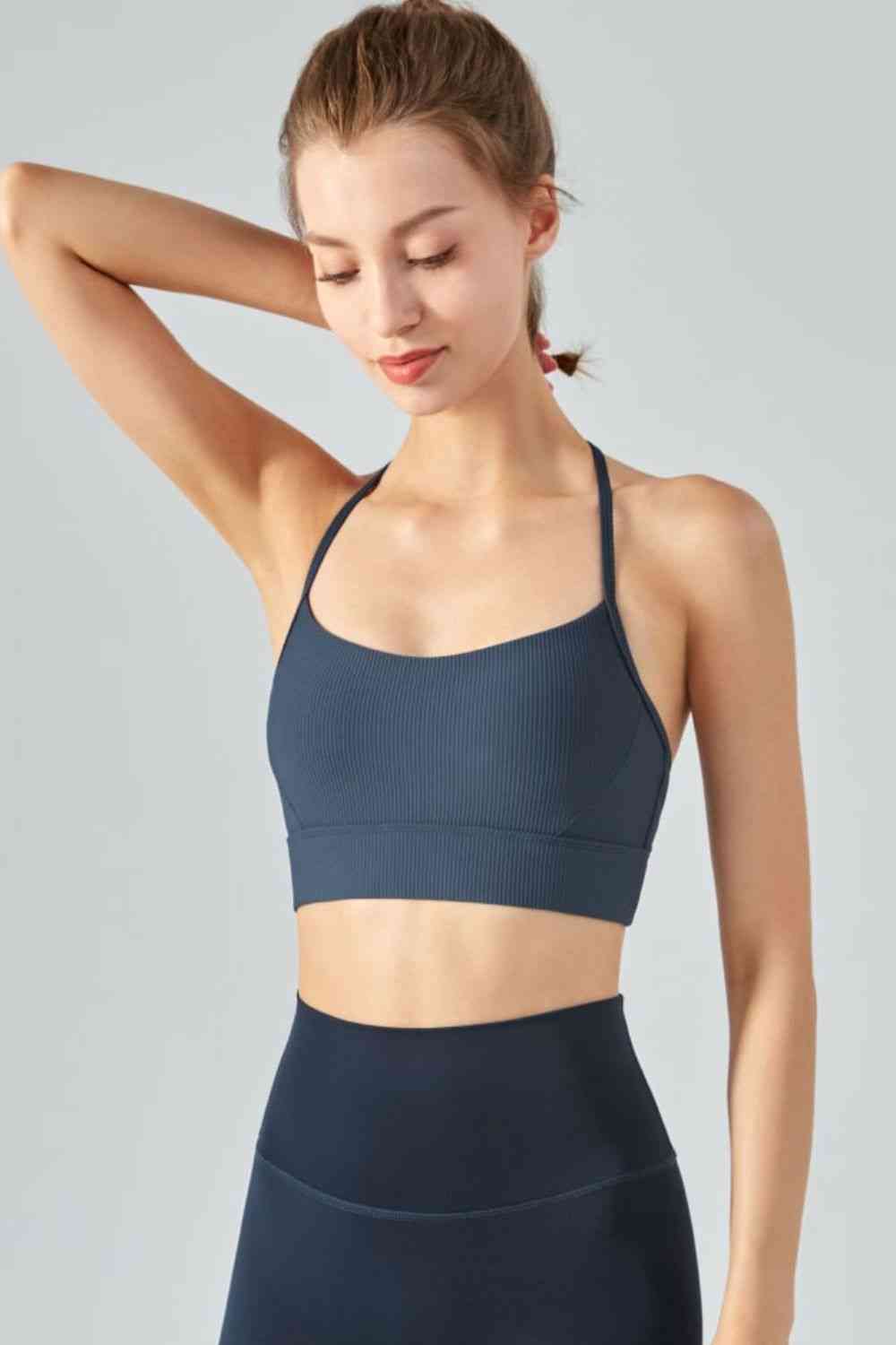 Camisole de sport courte côtelée à col licou et dos ouvert